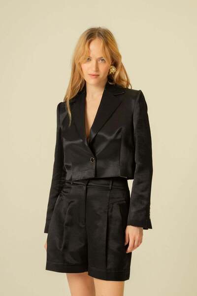 rue Tek Düğme Detaylı Siyah Crop Ceket
