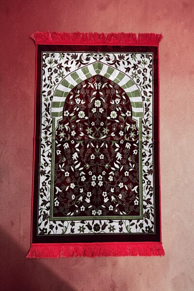 RAVZA HOME Velvet Ravza Patterned Prayer Rug