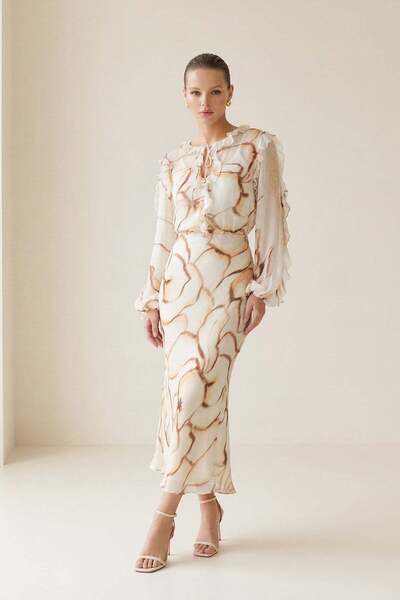 Setre Krem Kol Ve Yaka Detaylı Tam Kalıp Rahat Kesim Desenli Elbise