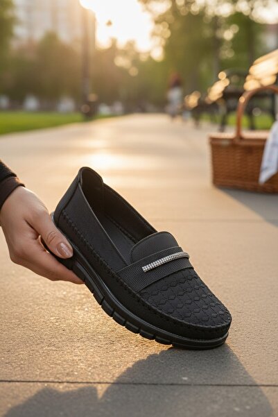 enoch حذاء باليه نوتش من الجلد الطبيعي بنقشة هندسية وشريط لامع وملمس مميز لتق...