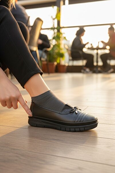 enoch حذاء باليه نسائي من الجلد الطبيعي باللون الأسود مع تفاصيل مطرزة بالليزر...