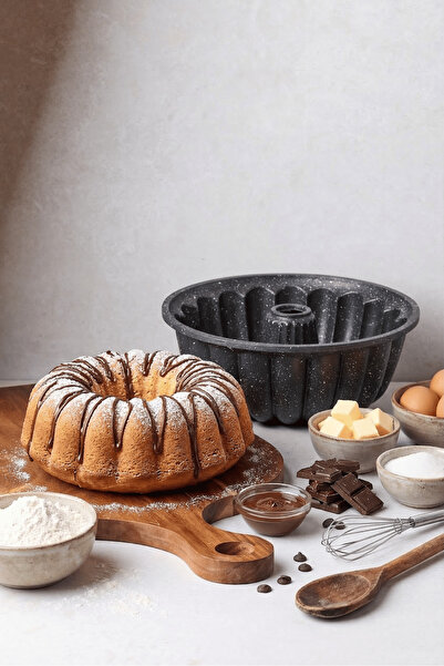 Perotti Bakepro Black Classic Sliced Aluminum Cast Cake Mold 26 cm