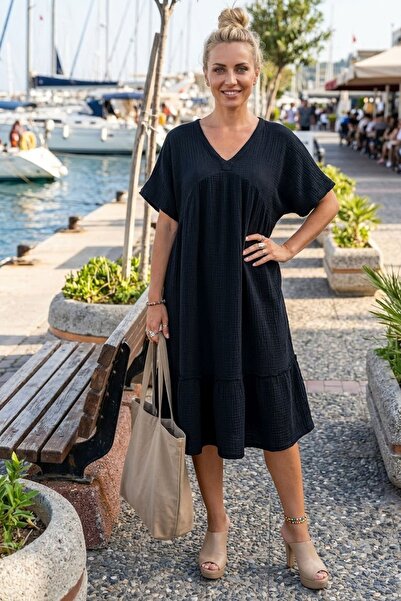 Chiccy Rochie neagră cu decolteu în V, mâneci scurte, cu volane, casual, din ...