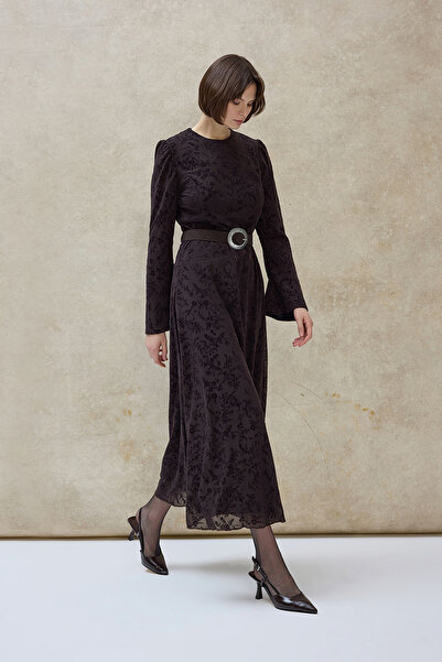 Birgül Bektaş Rochie maro cu model Mery Flok