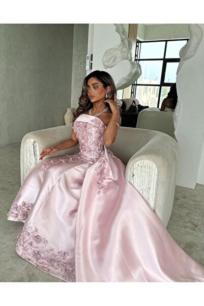 Pyramid masterpieces Luxury Pink Evening Gown