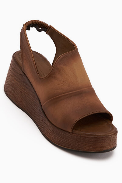 Limoya صندل نسائي من روزلين مصنوع من الجلد الطبيعي بلون أسمر مع كعب مطاطي