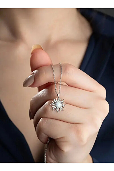 naaksesuar قلادة شمسية من حجر الأوبال الفضي اللامع