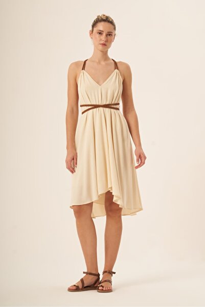 Whitefin فستان جالاتيا سيلين روب باللون البيج