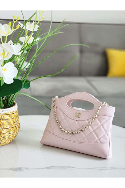 GeneralTicaret A stylish Clutch Bag with a luxurious, modern design.