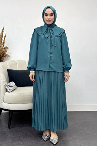 Tesettür Diyarı Costum Hijab pentru femei din țesătură creponată cu guler pen...