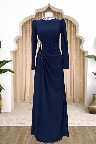 Amine Hüma Kristal Taş Detaylı Beli Drapeli Dilem Abiye Lacivert