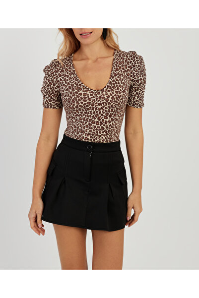 NEW JOURNAL Γυναικεία μπλούζα λεοπάρ με λαιμόκοψη V σε καμηλό-μαύρο χρώμα APP...