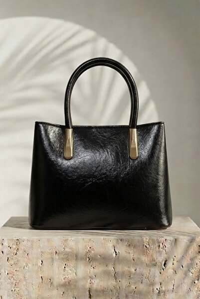 InStyle حقيبة يد وكتف نسائية بتفاصيل ذهبية باللون الأسود