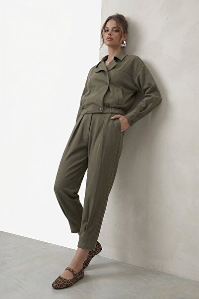 VAGGON Buttoned Crop Jacket and Pleated Detailed Trousers Set