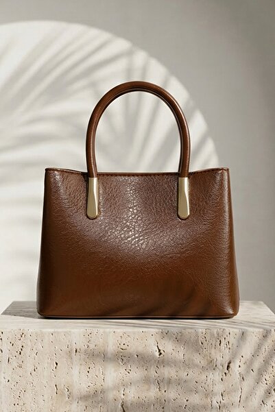 InStyle حقيبة يد وكتف نسائية بتفاصيل ذهبية باللون البني