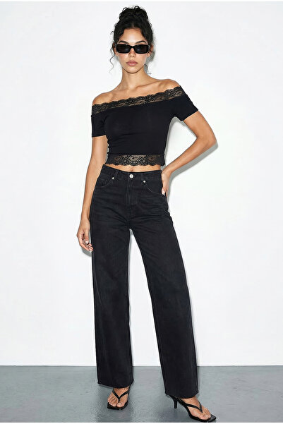 Bianco Lucci بلوزة نسائية قصيرة بياقة مادونا وتفاصيل دانتيل ناعمة الملمس 0992...