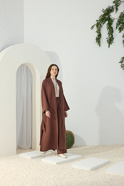 Aker ثوب نوم مريح بحزام بني