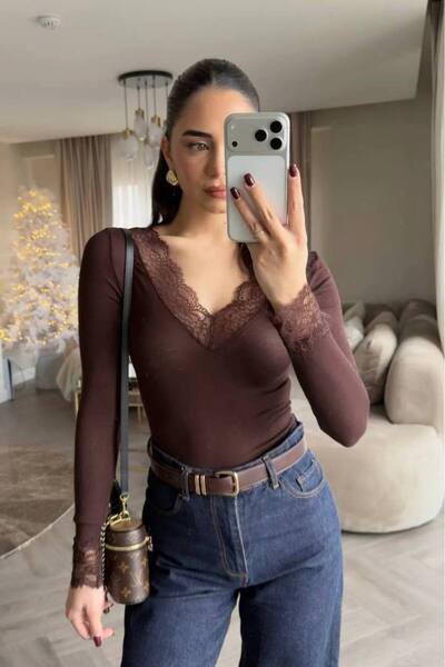 Varyete Women's Transparent Lace Detailed V-Neck Long Sleeve Women's Blouse