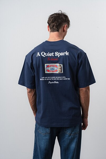Respire تي شيرت رجالي مطرز بتصميم سبارك مقاس كبير باللون الأزرق الداكن