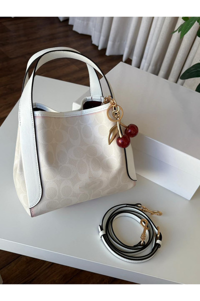 GENERAL حقيبة نسائية– مع ميدالية كرزة أنيقة