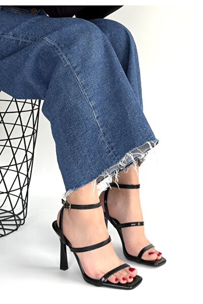 Zerenyus Umira Μαύρα λουστρίνια παπούτσια με τακούνι, ψηλοτάκουνα, Ζώνη τεμάχια