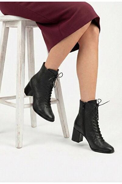 Dasha Women's ankle boots made of black textured leather