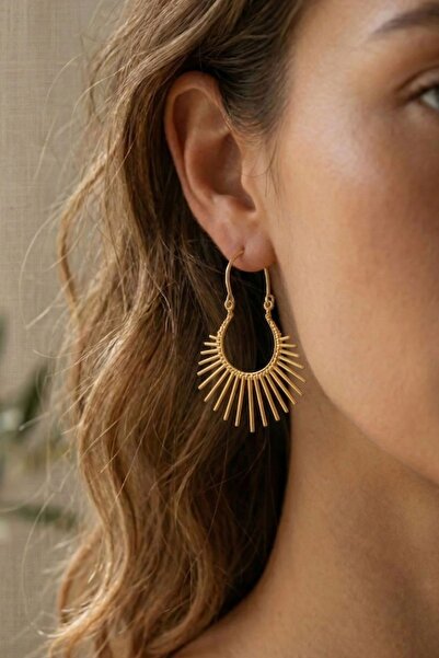 Clandestino أقراط على شكل الشمس باللون الذهبي