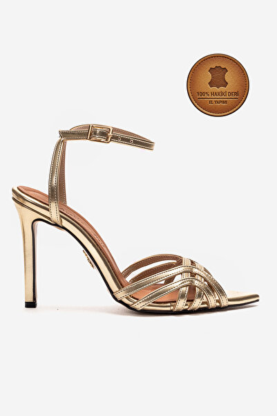 Ayakkabı Ateşi حذاء نسائي من الجلد الطبيعي بتصميم مفتوح من الأمام وكعب رفيع م...