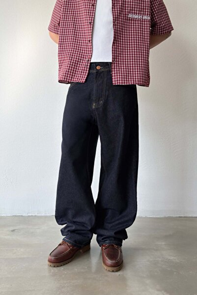 Flaw Wear جينز فضفاض بتفاصيل خياطة مميزة