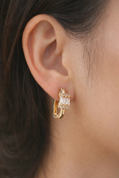 Vitastyle أقراط من الفولاذ بلون ذهبي مع تفاصيل من حجر الباجيت