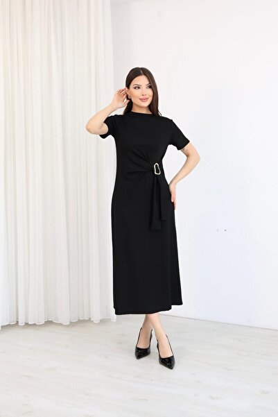 moda poni Rochie neagră cu mânecă scurtă, cu detaliu cu cataramă aurie și leg...