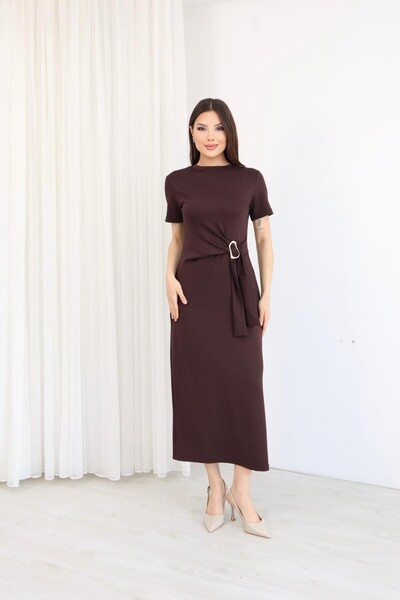 moda poni Γυναικείο φόρεμα με χρυσή αγκράφα και λεπτομέρεια στο πλάι, καφέ, κ...