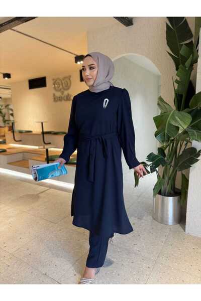 RETA MODA طقم نسائي مكون من قطعتين بتفاصيل بروش وبنطلون من قماش الكريب، طقم م...