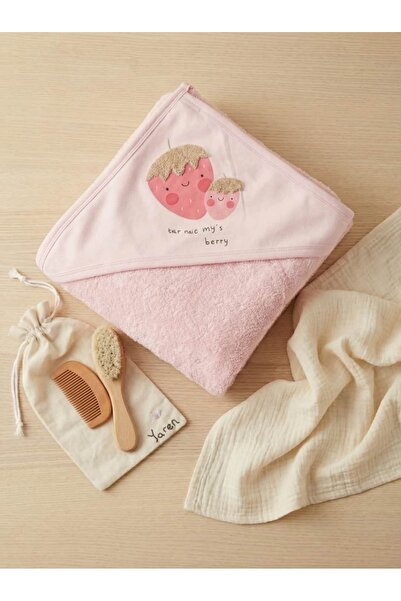 İloya Naturel %100 Pamuk Bebek Havlu Bornoz ve Tarak Seti - Çilekli |Kişisell...
