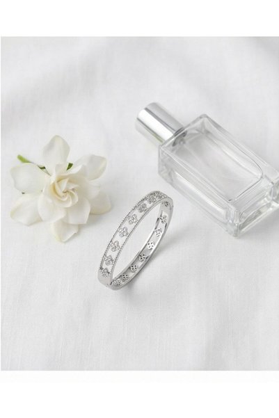 B&T Bujiteri Silver Color Steel Clamp with Flower Detail