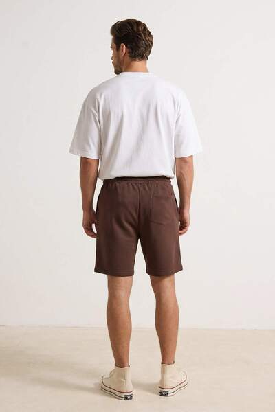 Trendyol Kollektion Braune Basic-Shorts mit elastischem Bund und Schnürung in...