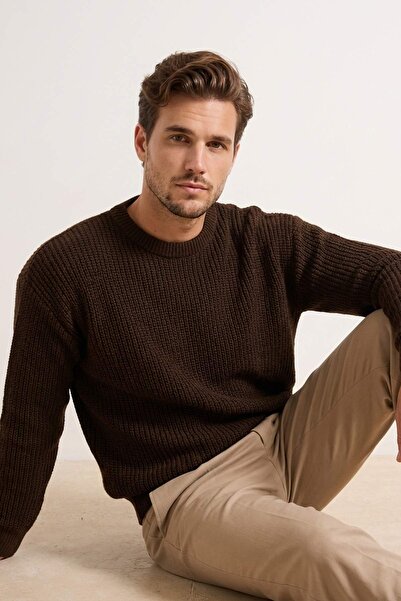 Trendyol Kollektion Brauner Oversize-Pullover mit Rundhalsausschnitt und gera...