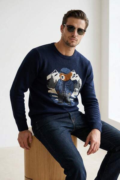 Trendyol Kollektion Marineblauer Pullover mit regulärem Rundhalsausschnitt un...