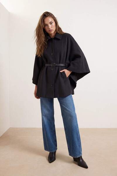 Trendyol Kollektion Anthrazitfarbener, übergroßer Poncho-Umhang mit Gürtel TW...