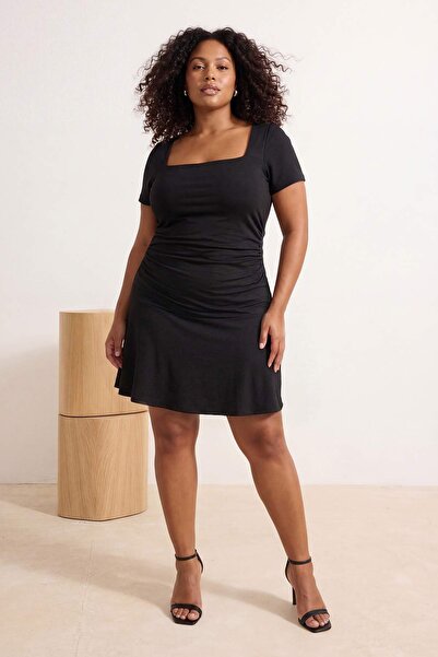 Trendyol Curve Μαύρο τετράγωνο γιακά Πλεκτό Φόρεμα Μεγάλου Μεγέθους TBBSS26AH...