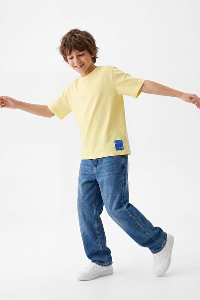 TRENDYOLKIDS Grau-gelbes 2er-Pack T-Shirts für Jungen mit flachem Strickmuste...