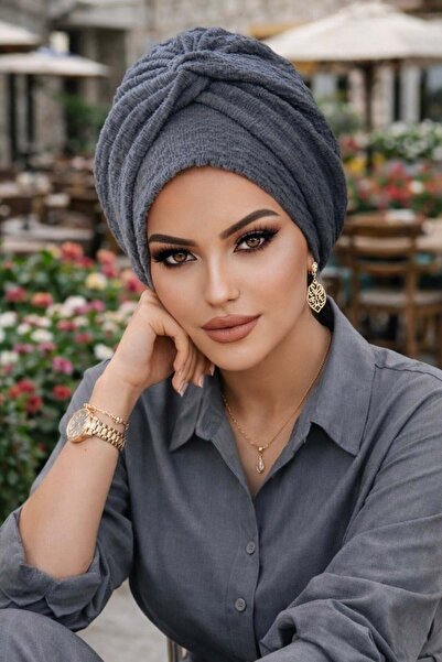 Aişe tesettür Καπέλο με λεπτομέρεια στριφτού σχεδίου καπνιστού χρώματος