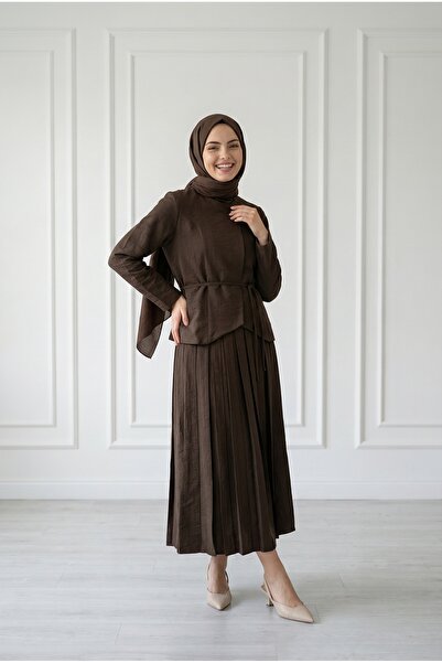 BENAHOLL Σετ φούστας Λαρίν με πλισέ φούστα και ένα κουμπί-FA1056 Καφέ