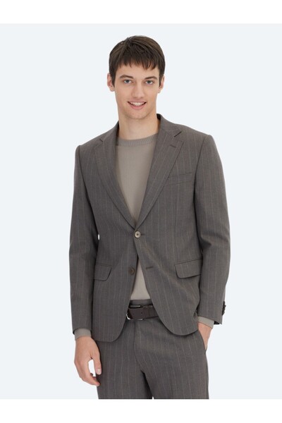 Kip بدلة من مزيج الصوف ذات قصة عصرية ومخططة باللون البني