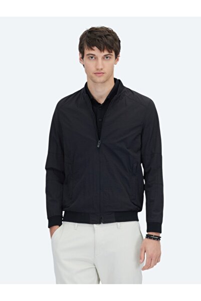 Kip معطف منسوج كاجوال ذو ياقة واقفة ومقاس عادي باللون الأسود