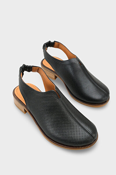 Capone Outfitters صندل سابو نسائي من الجلد الطبيعي بكعب قصير من روكسي