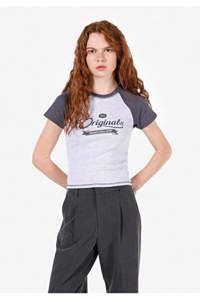 Colin's تيشيرت نسائي رمادي بأكمام قصيرة