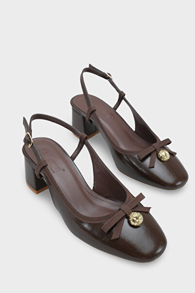 Capone Outfitters حذاء نسائي من أرييل مقدمة مستديرة بحزام للكاحل وكعب متوسط ​...