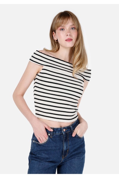 Colin's Слім-фіт жіночий чорний футболка з коротким рукавом і човниковим коміром