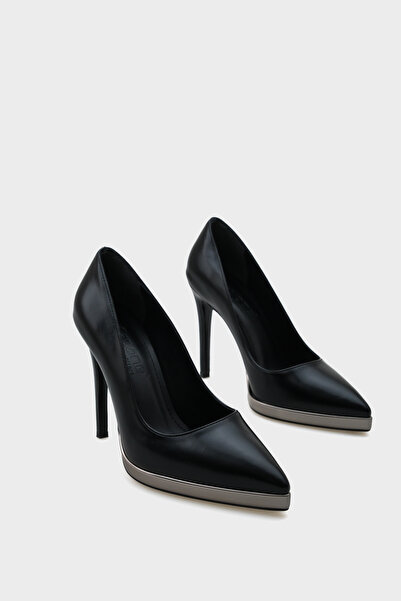 Capone Outfitters حذاء هيلجا نسائي بكعب عالٍ ومقدمة مدببة